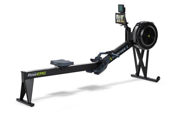 Concept2 RowErg soutulaite, jossa korotetut jalat